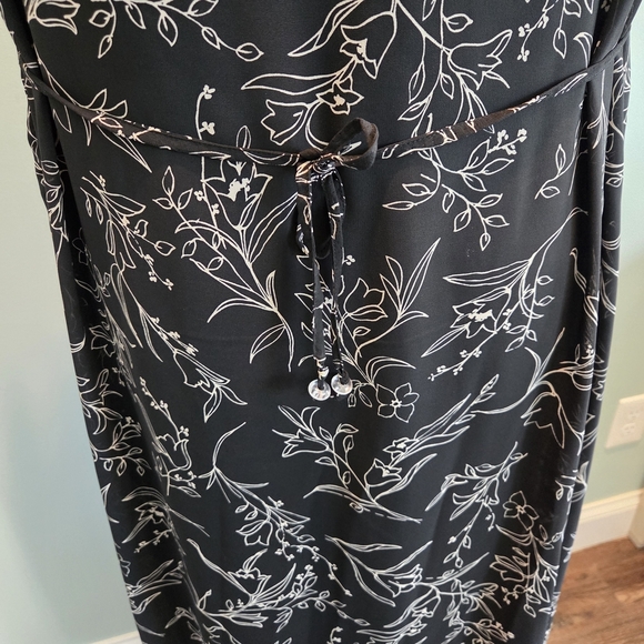 A Wild Thyme Black And White Floral Maxi Dress Size 20 - Picture 6 of 11